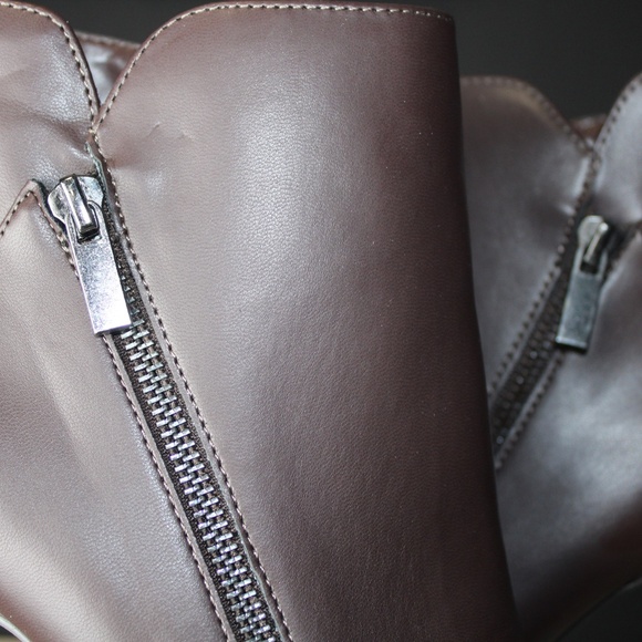 BCBGENERATION BROWN BOOTIES - Picture 8 of 8